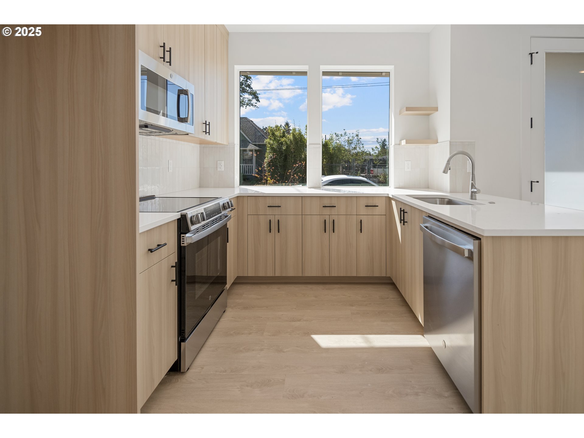Photo #4: 217100466 Listing 
