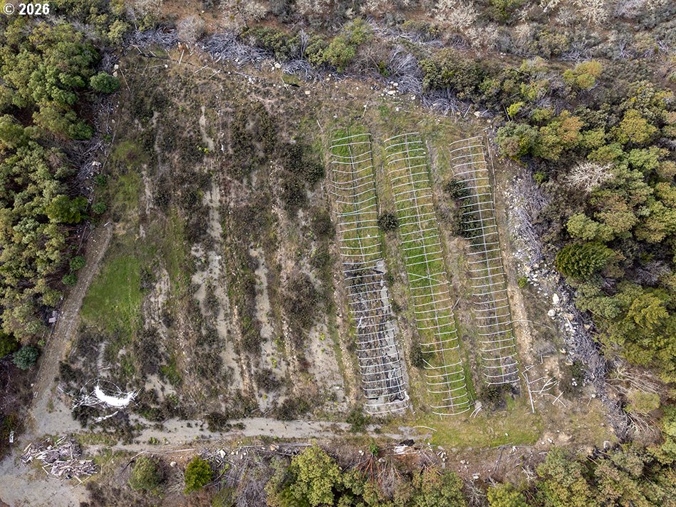 18101 N APPLEGATE RD, Grants Pass, OR, 97527