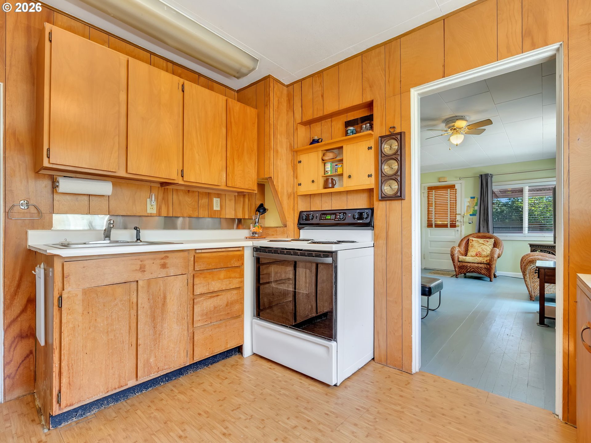 337 6TH AVE, Seaside, OR, 97138