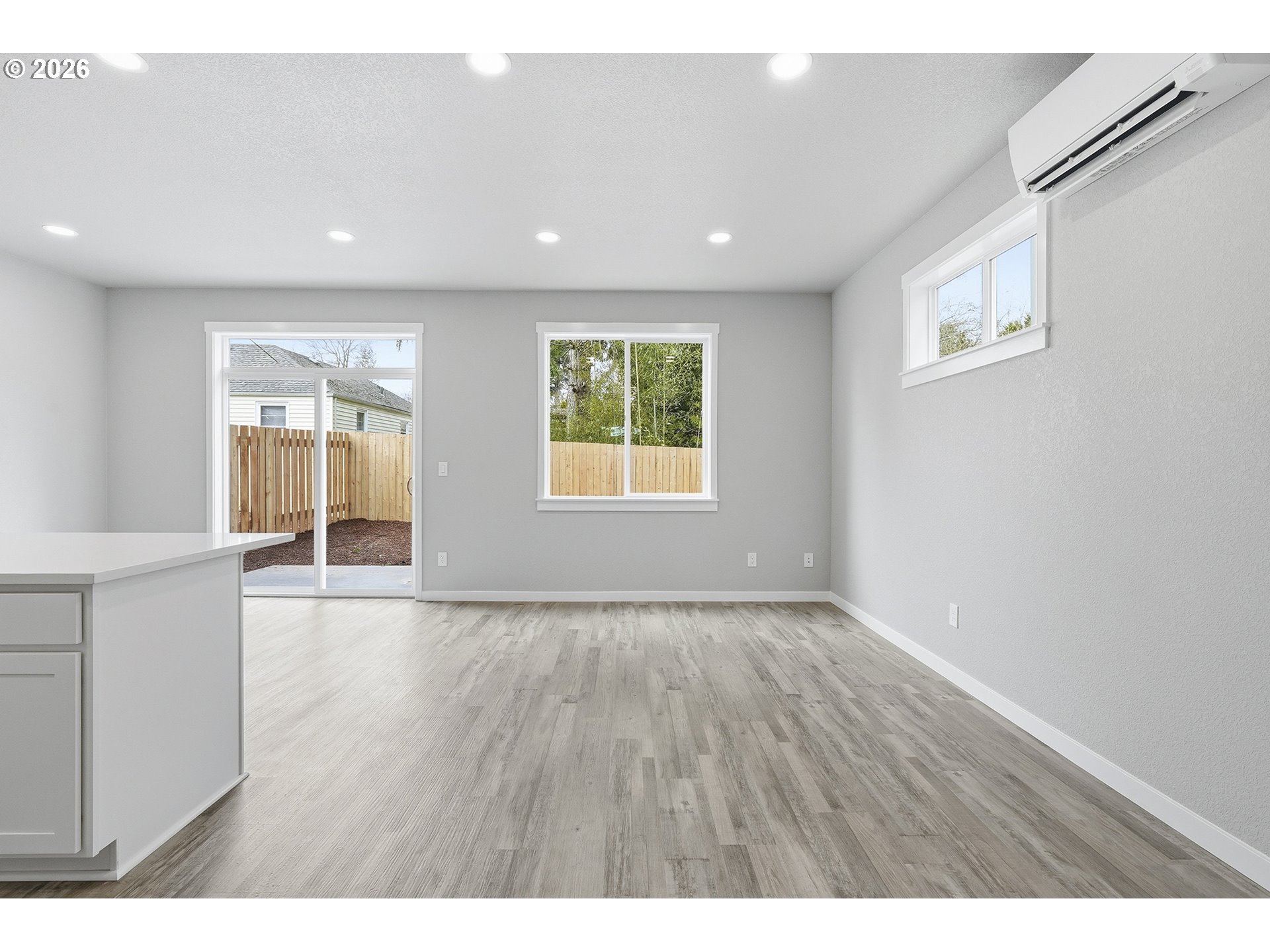 Photo #5: 218180409 Listing: Photo #5