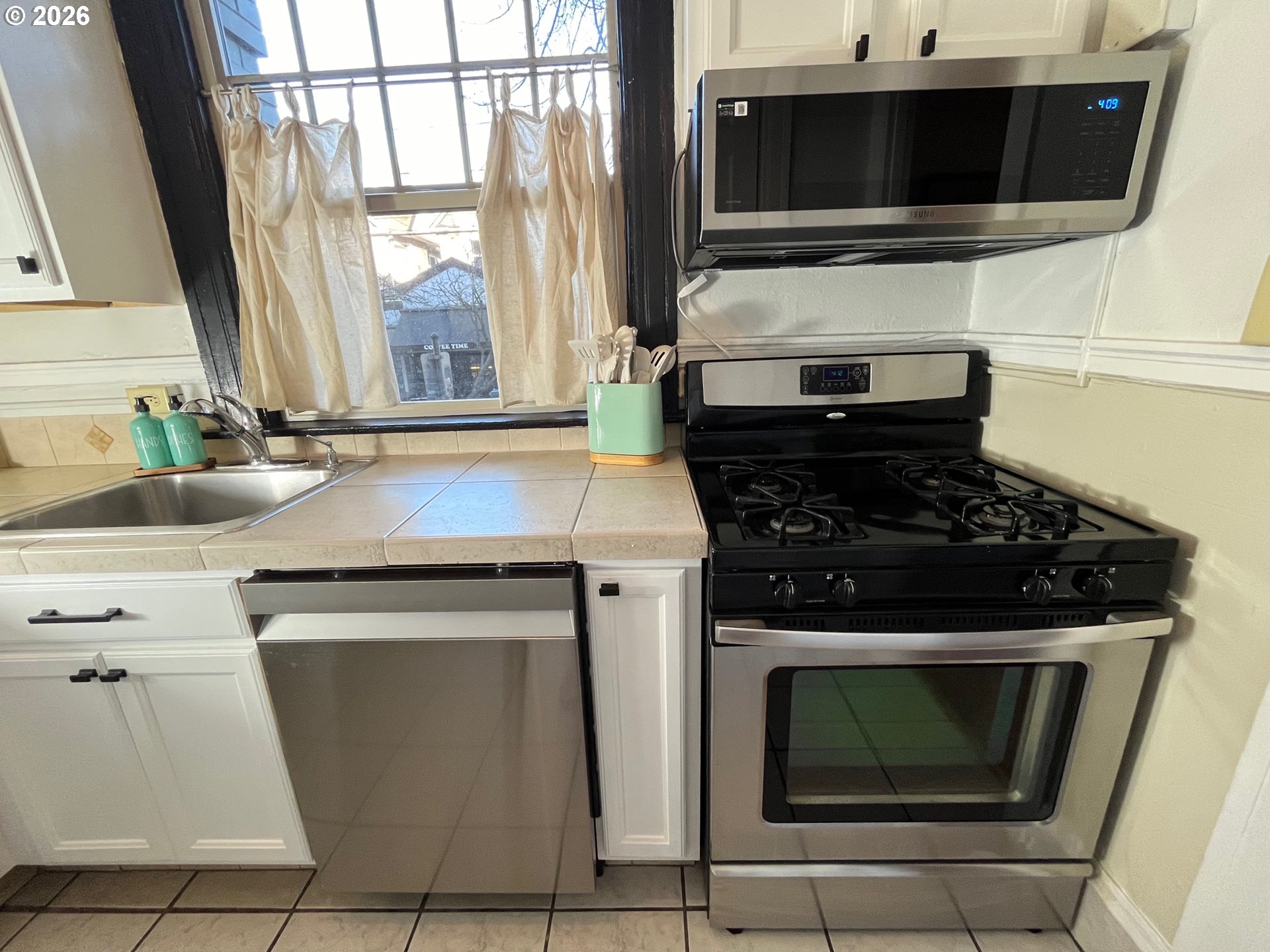 Photo #4: 219936325 Listing: Photo #4