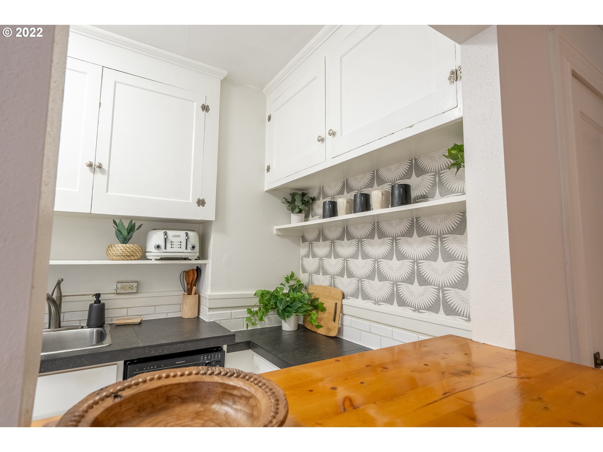 Photo #8: 22000540 Listing 