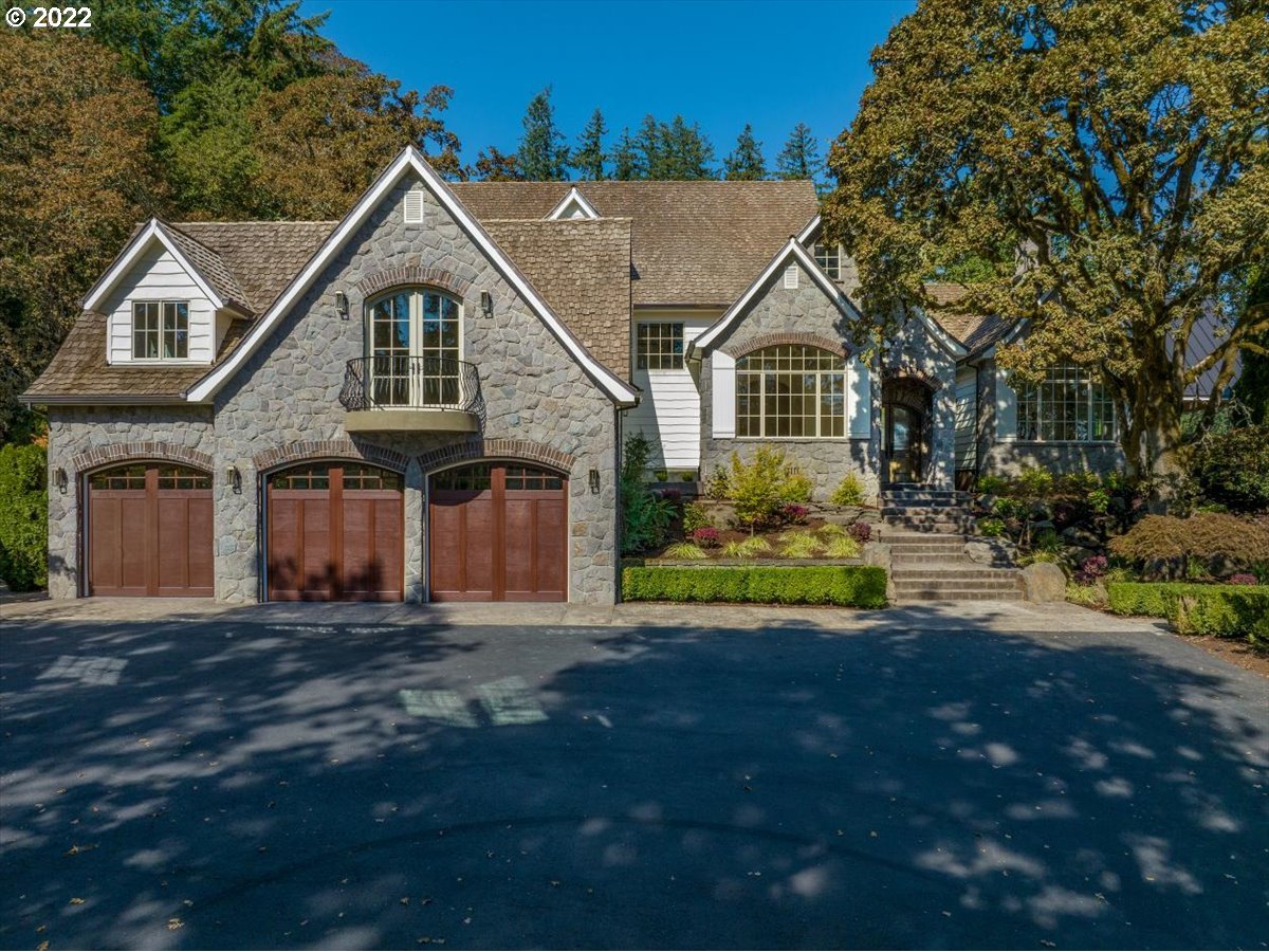 Fully updated estate on 1.2 acres backing to the Par 3 8th hole on Oswego Lake Country Club. Located on one of the North Sides most Prestigious streets, "Fairway Road". Soaring vaulted ceilings, main floor primary bedroom, dedicated office/den, bonus room, large guest room suites, great room and gourmet kitchen, covered outdoor patio and water feature. Long circular drive, spacious yard and deeded rights to Oswego Lake via Forest Hills Easement.