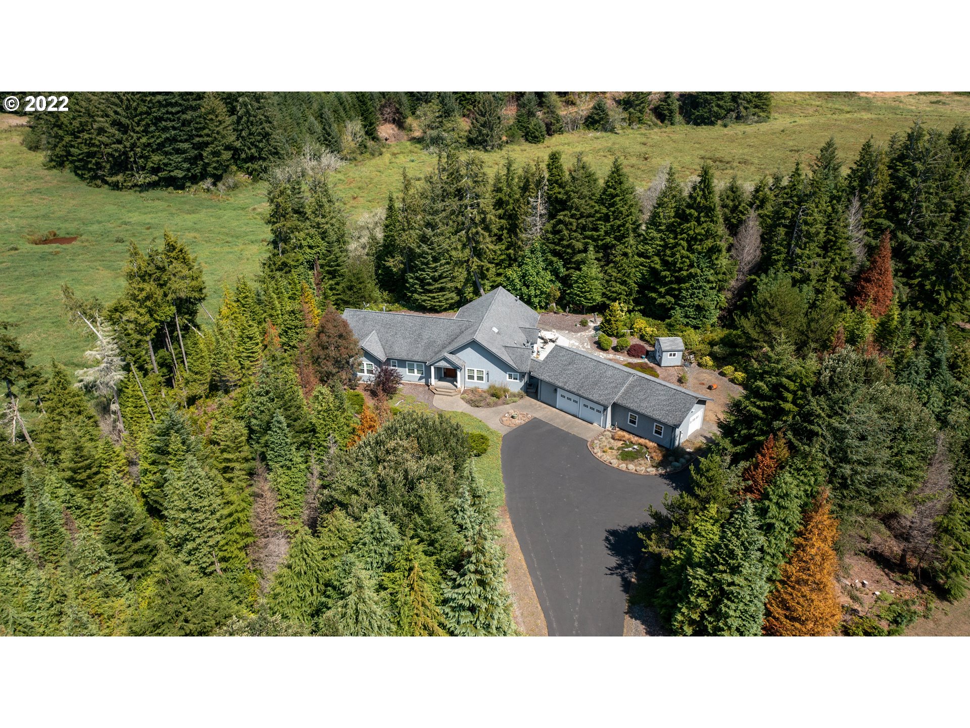 69245 SANDPOINT RD, North Bend, OR 97459