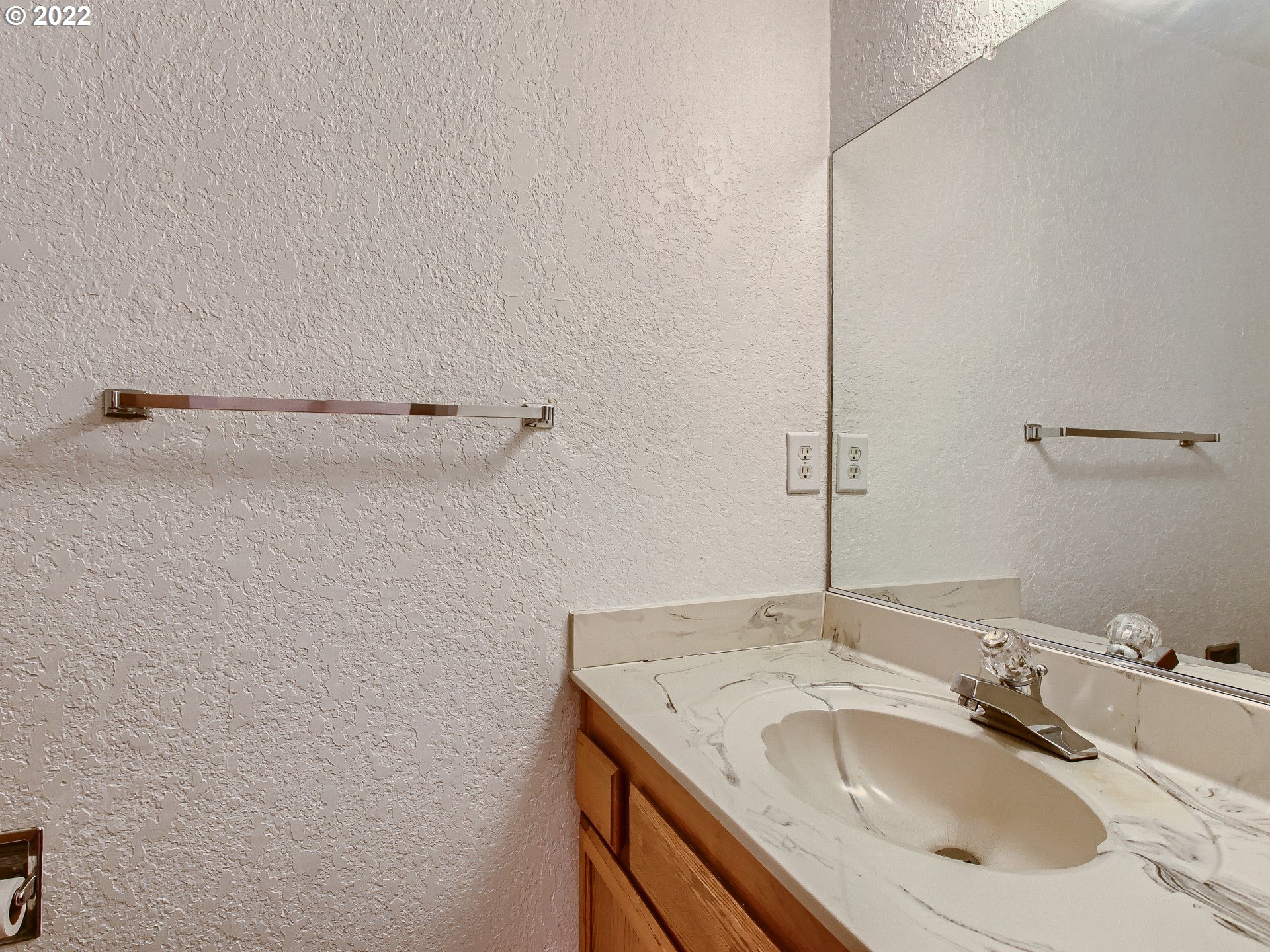 Photo #9: 22066391 Listing 