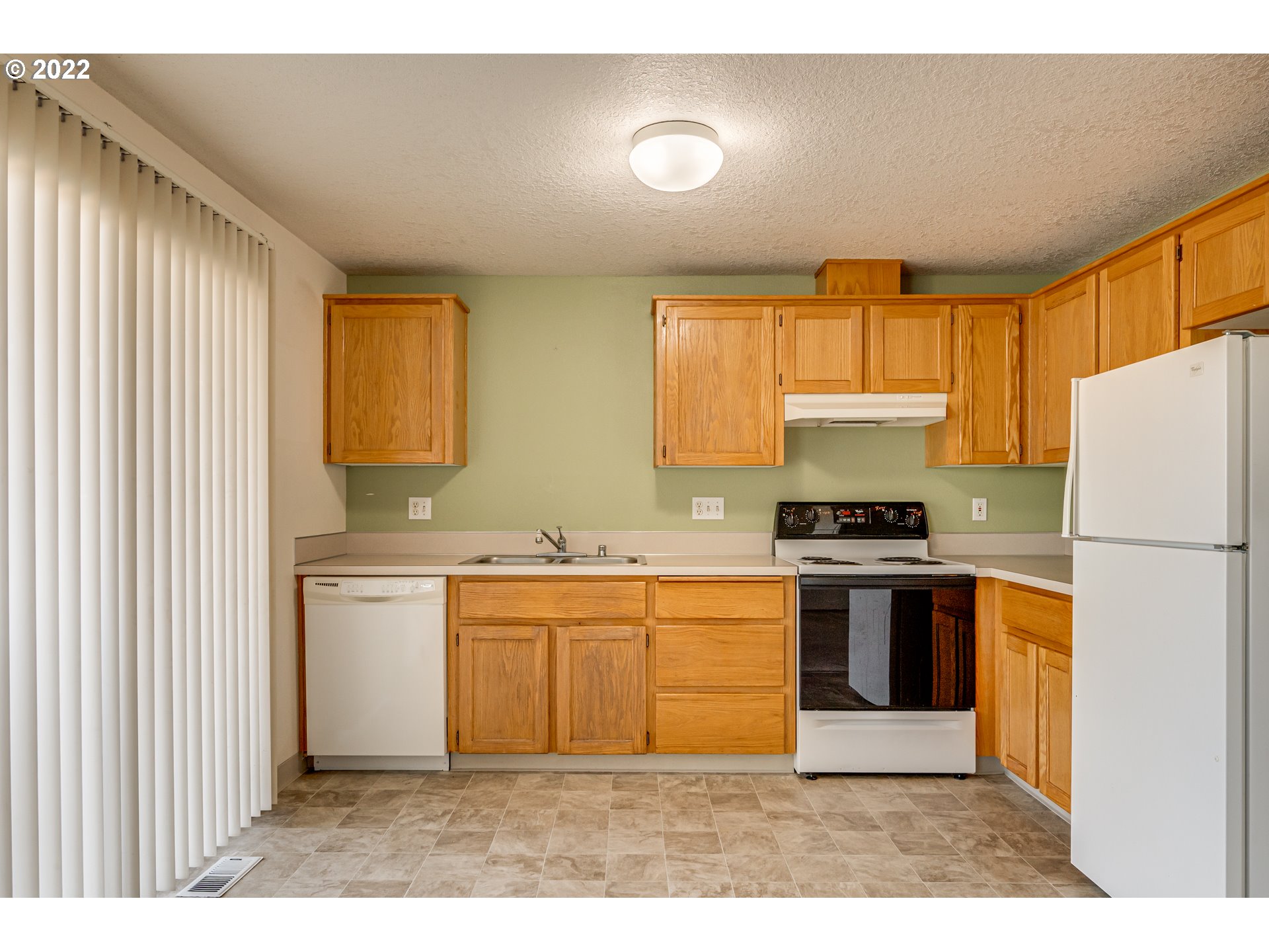 Photo #2: 22078734 Listing 