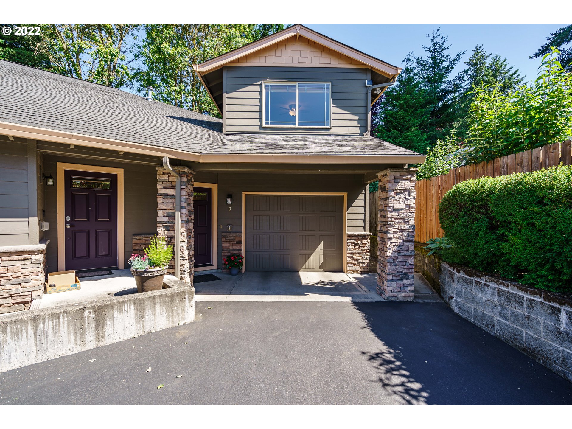 Photo #2: 22090456 Listing 