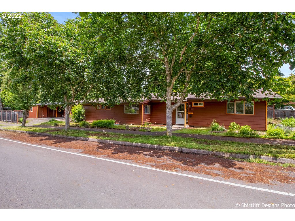 Great home on corner lot in Friendly neighborhood! Walk to shops, restaurants, food carts, and more. As a bonus, detached garage is an additional 490sf 2 bed/1 bath separate living space. Open house on Saturday 6/25 3:30-5:30 pm.