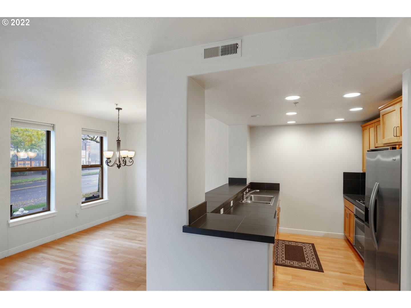Photo #6: 22106316 Listing 