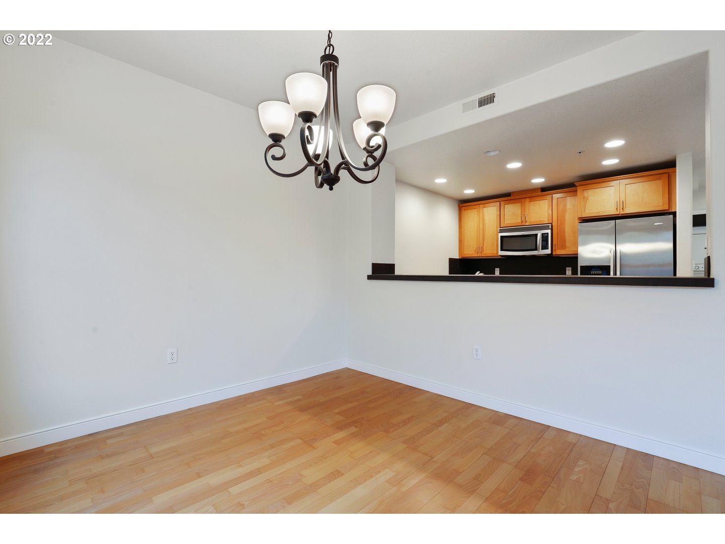 Photo #3: 22106316 Listing 