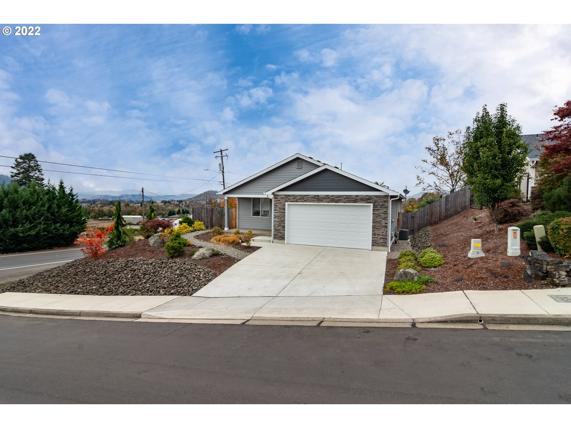 110 W FLANGAS AVE, Roseburg, OR 97471