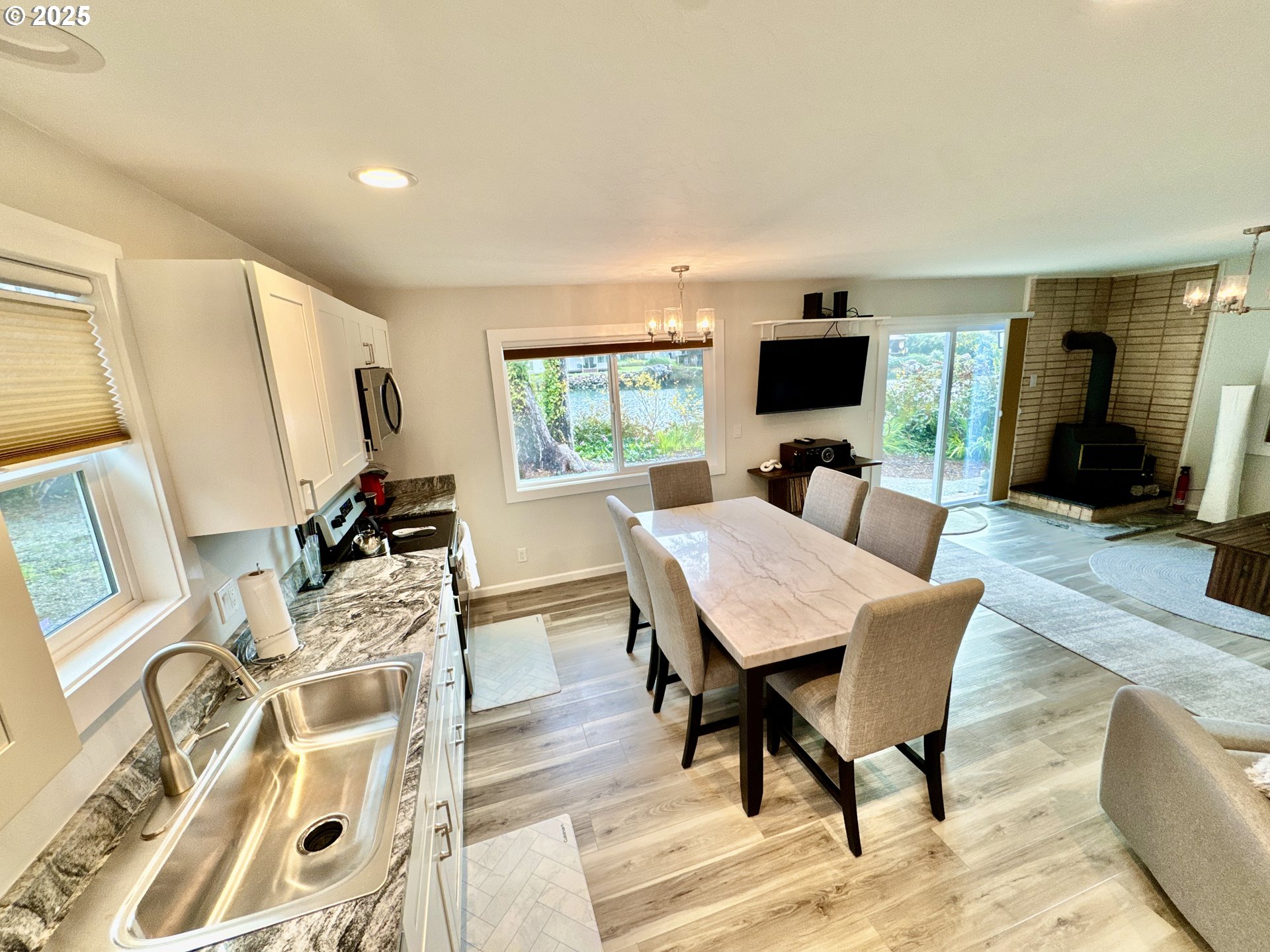 99268 WINCHUCK RIVER RD, Brookings, OR, 97415