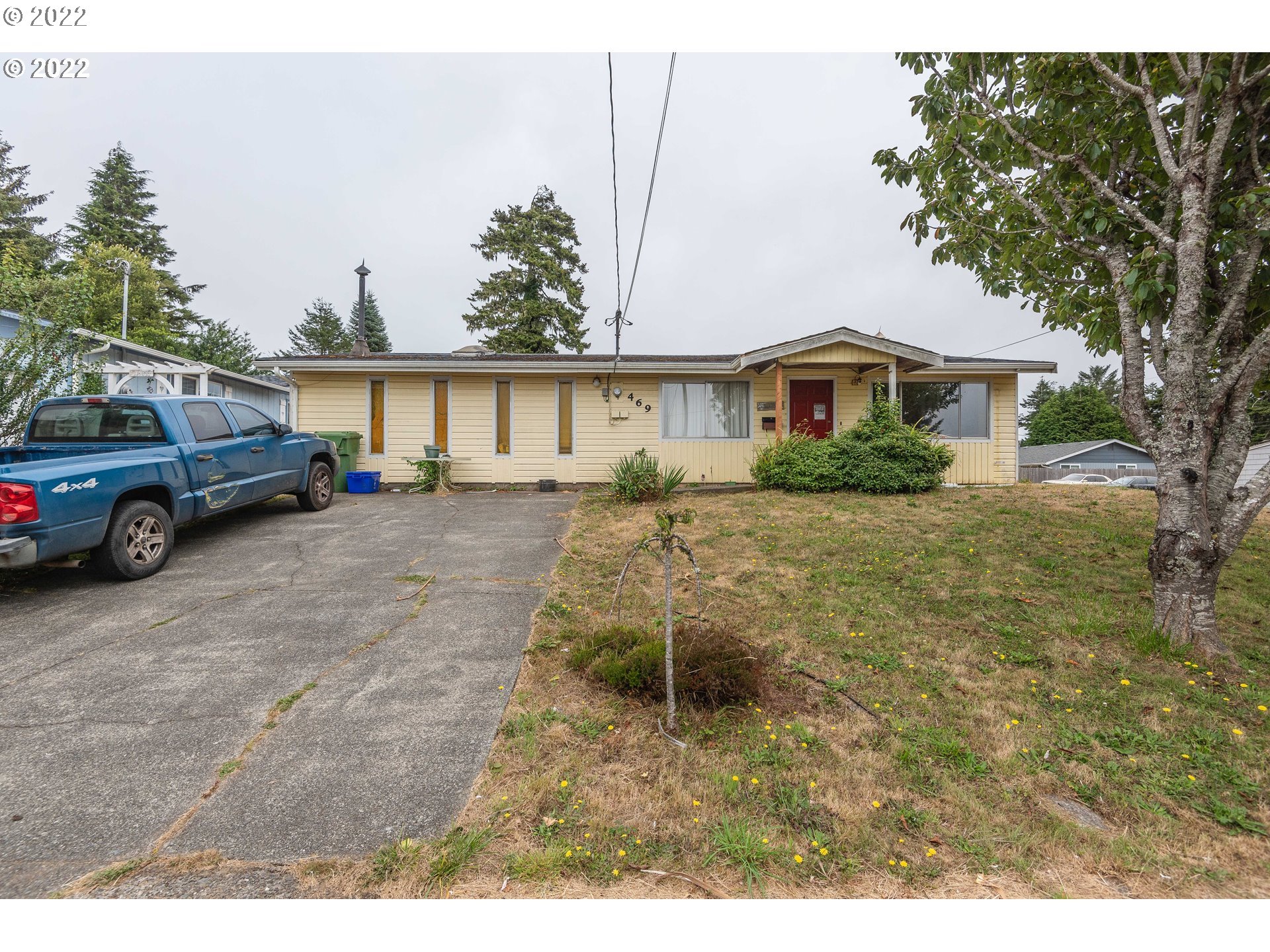 469 S WALL ST, Coos Bay, OR 97420