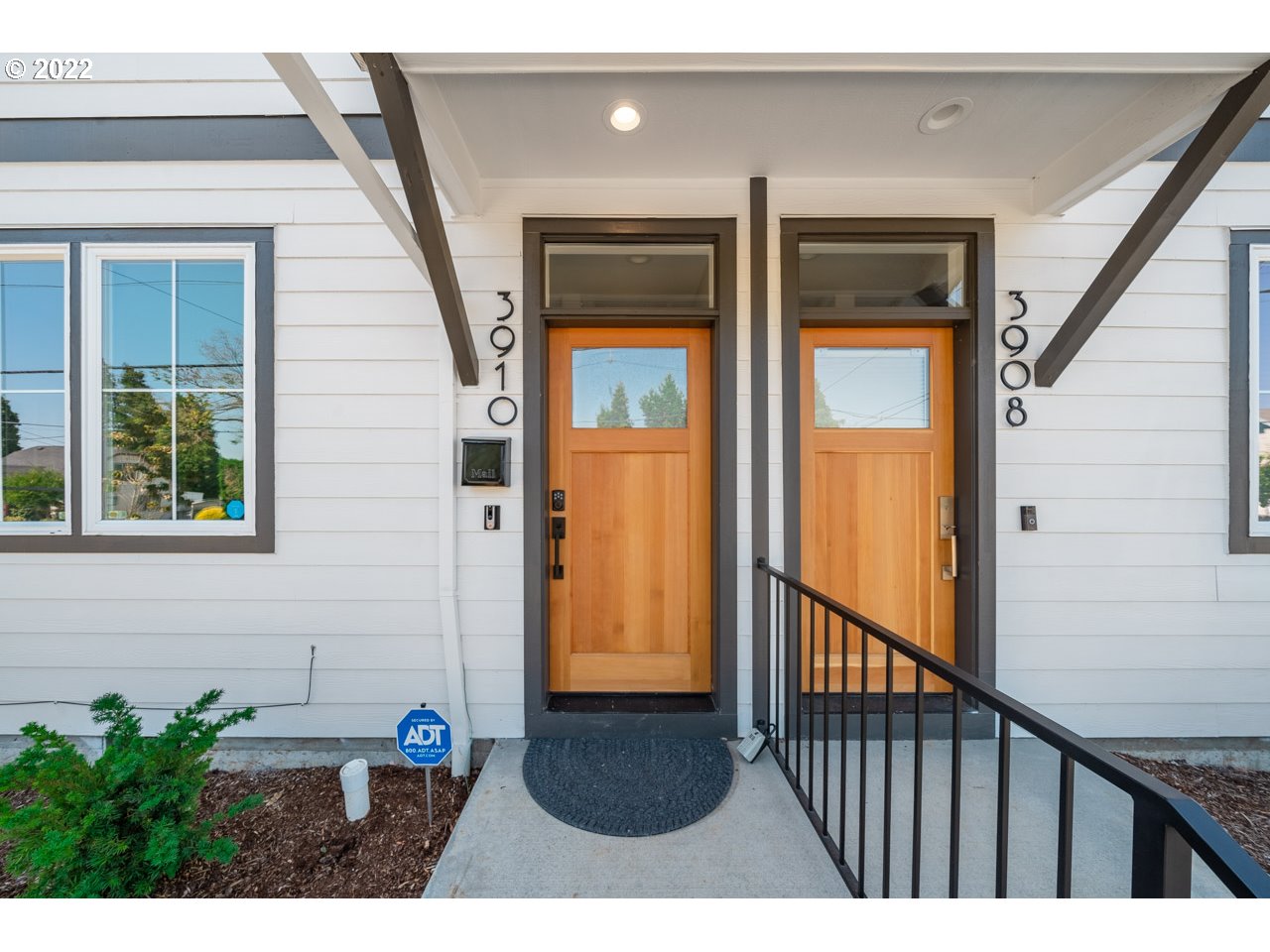 Photo #5: 22133402 Listing 