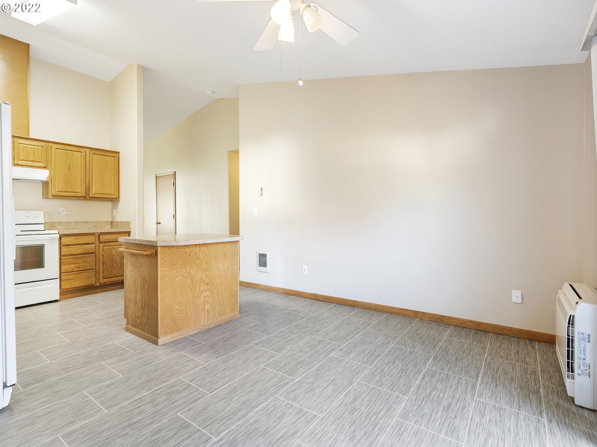 Photo #2: 22137083 Listing 