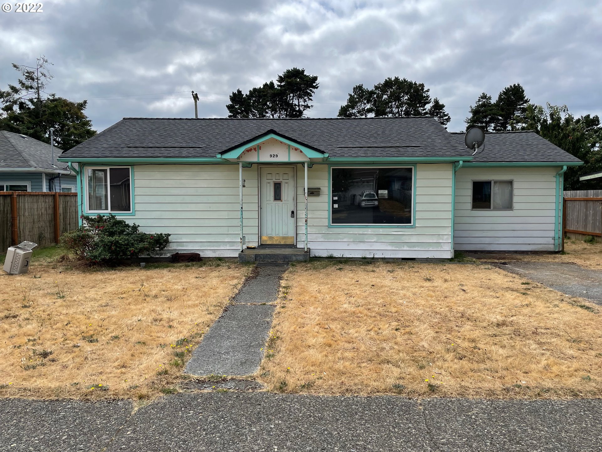 929 MICHIGAN AVE, Coos Bay, OR 