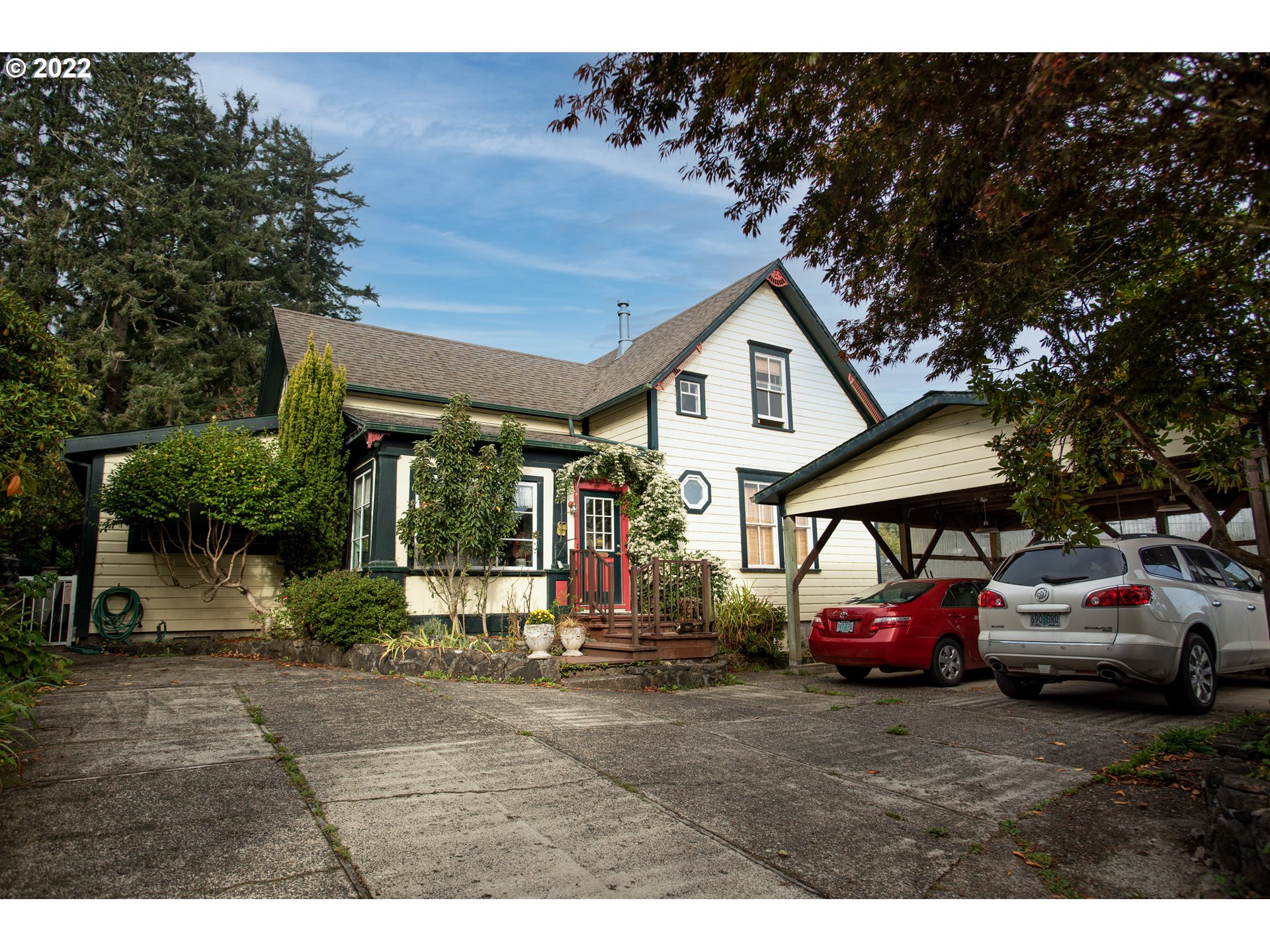 573 S 12TH ST, Coos Bay, OR 97420