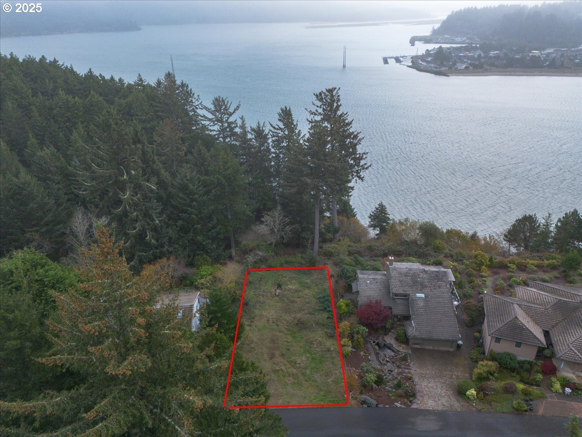 729 NW HIGHLAND DR, Waldport, OR, 97394