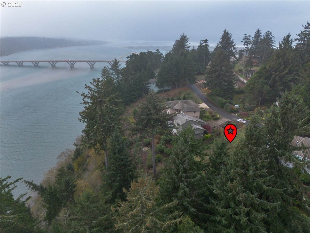 729 NW HIGHLAND DR, Waldport, OR, 97394