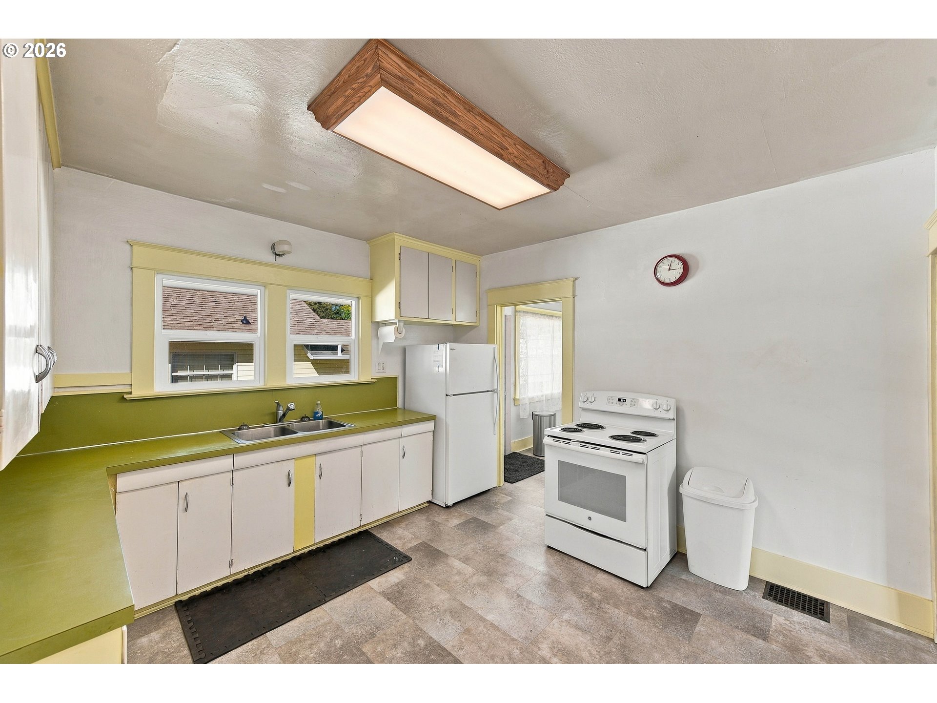 1439 UNION AVE, North Bend, OR 97459