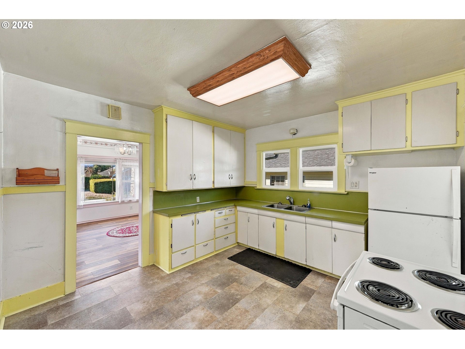 1439 UNION AVE, North Bend, OR 97459