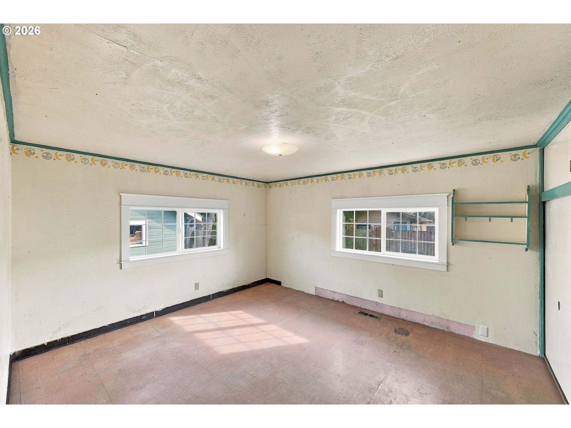 1439 UNION AVE, North Bend, OR 97459