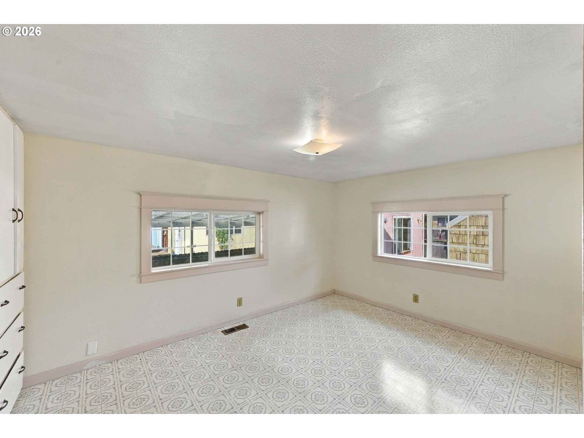 1439 UNION AVE, North Bend, OR 97459