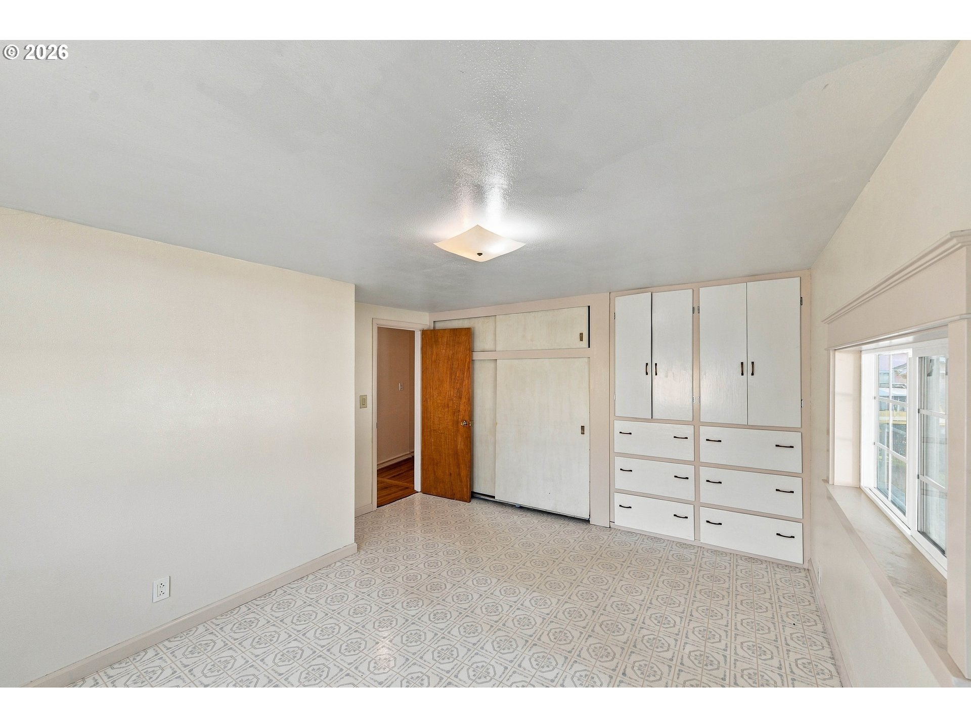 1439 UNION AVE, North Bend, OR 97459