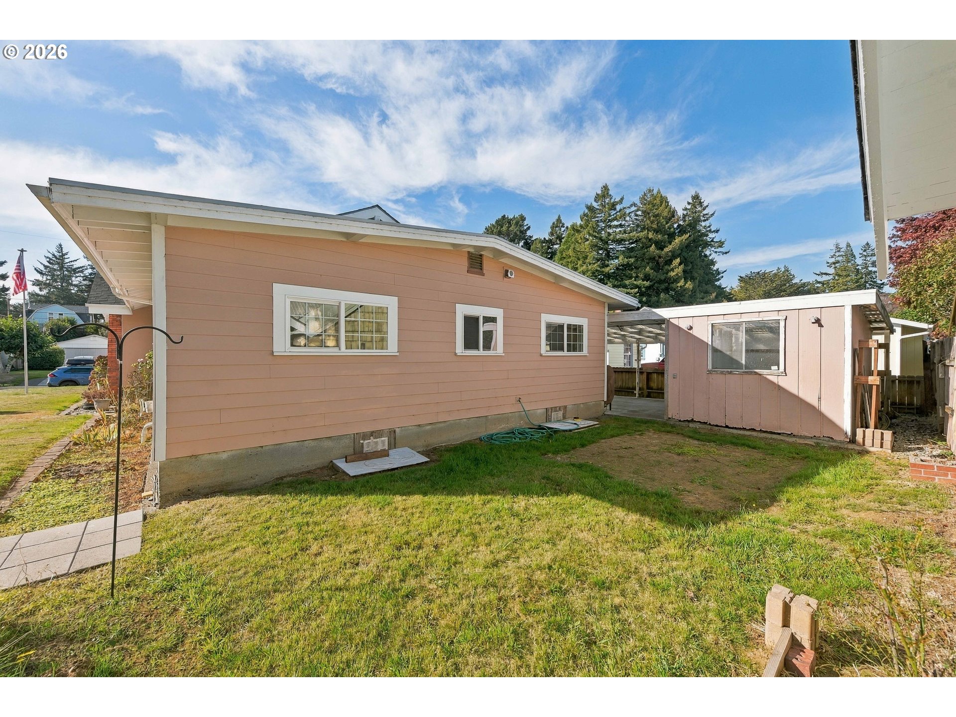 1439 UNION AVE, North Bend, OR 97459
