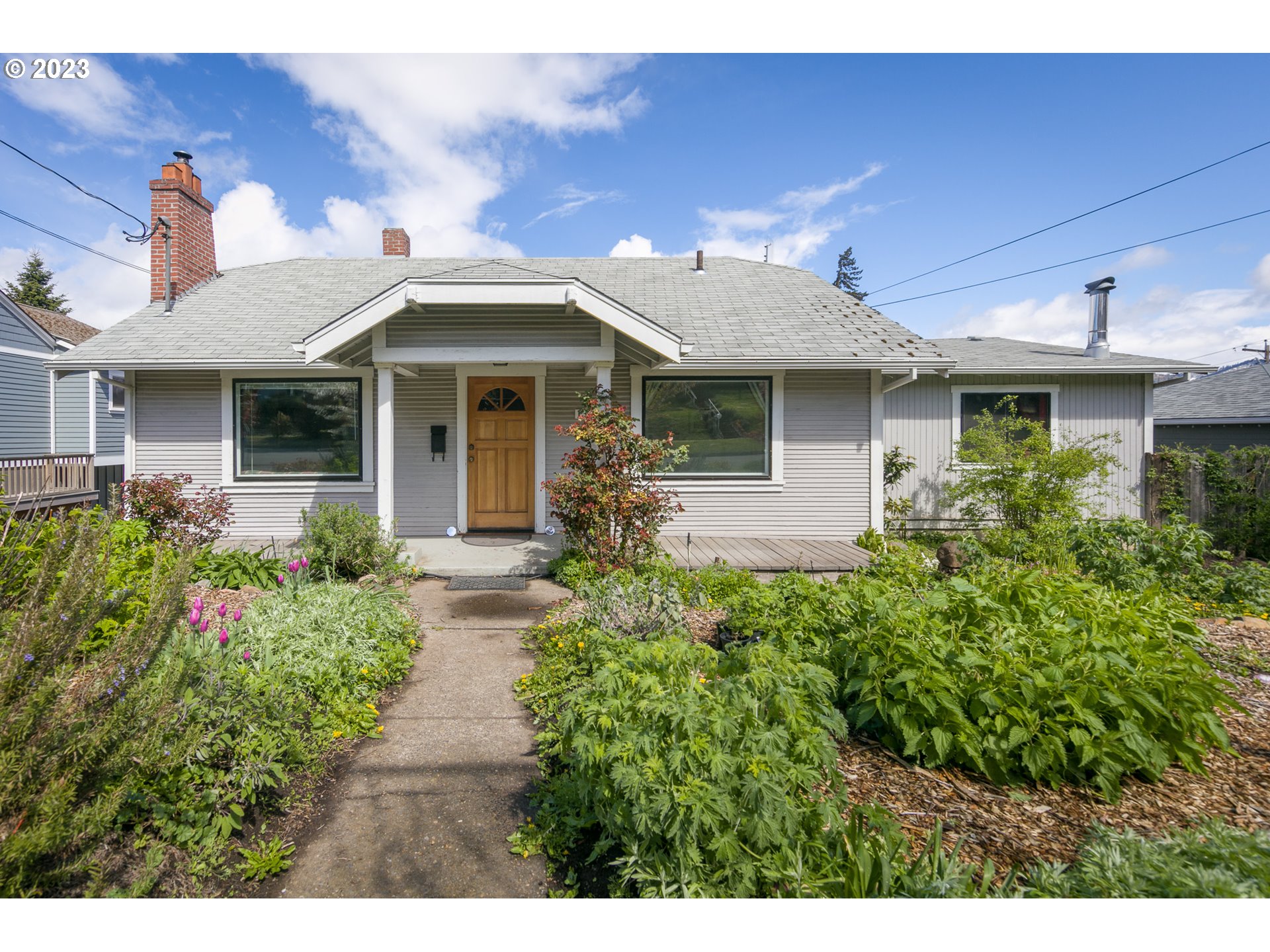 Photo of 1312 CASCADE AVE Hood River OR 97031