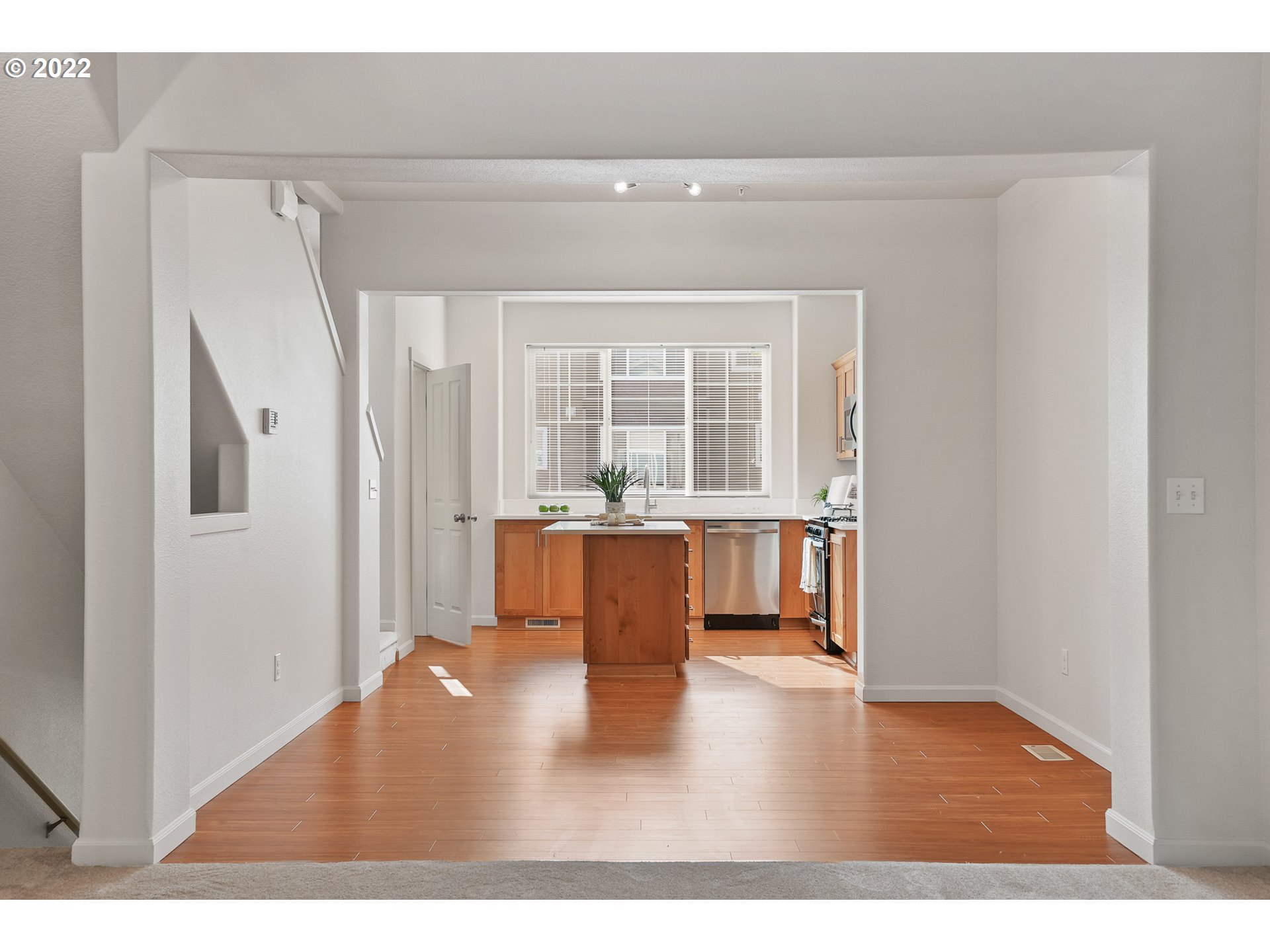 Photo #5: 22186115 Listing 
