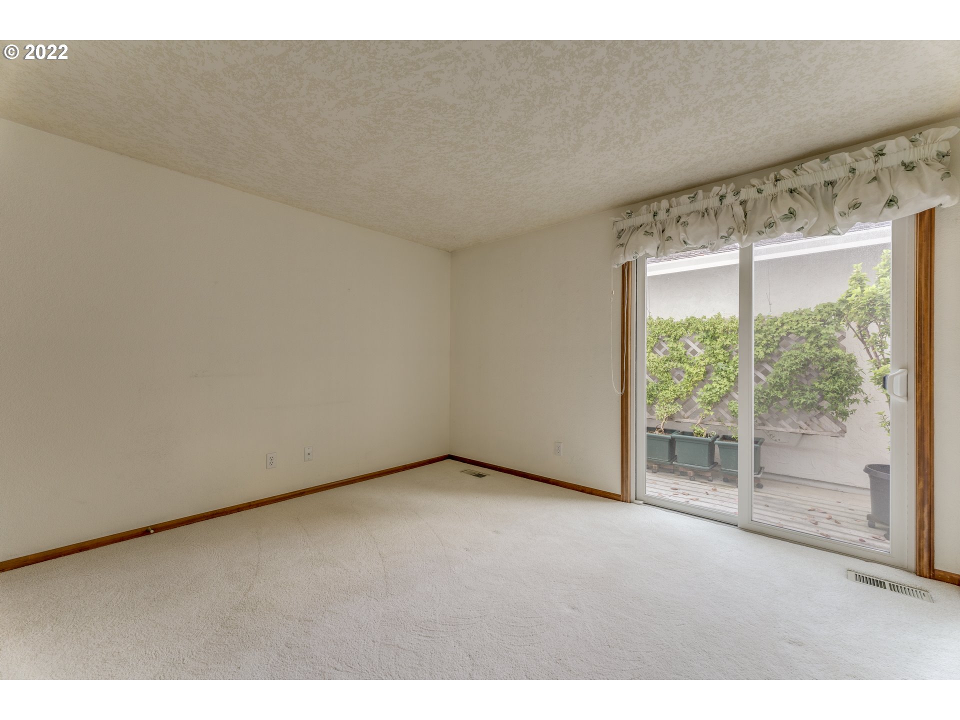 Photo #2: 22200776 Listing 