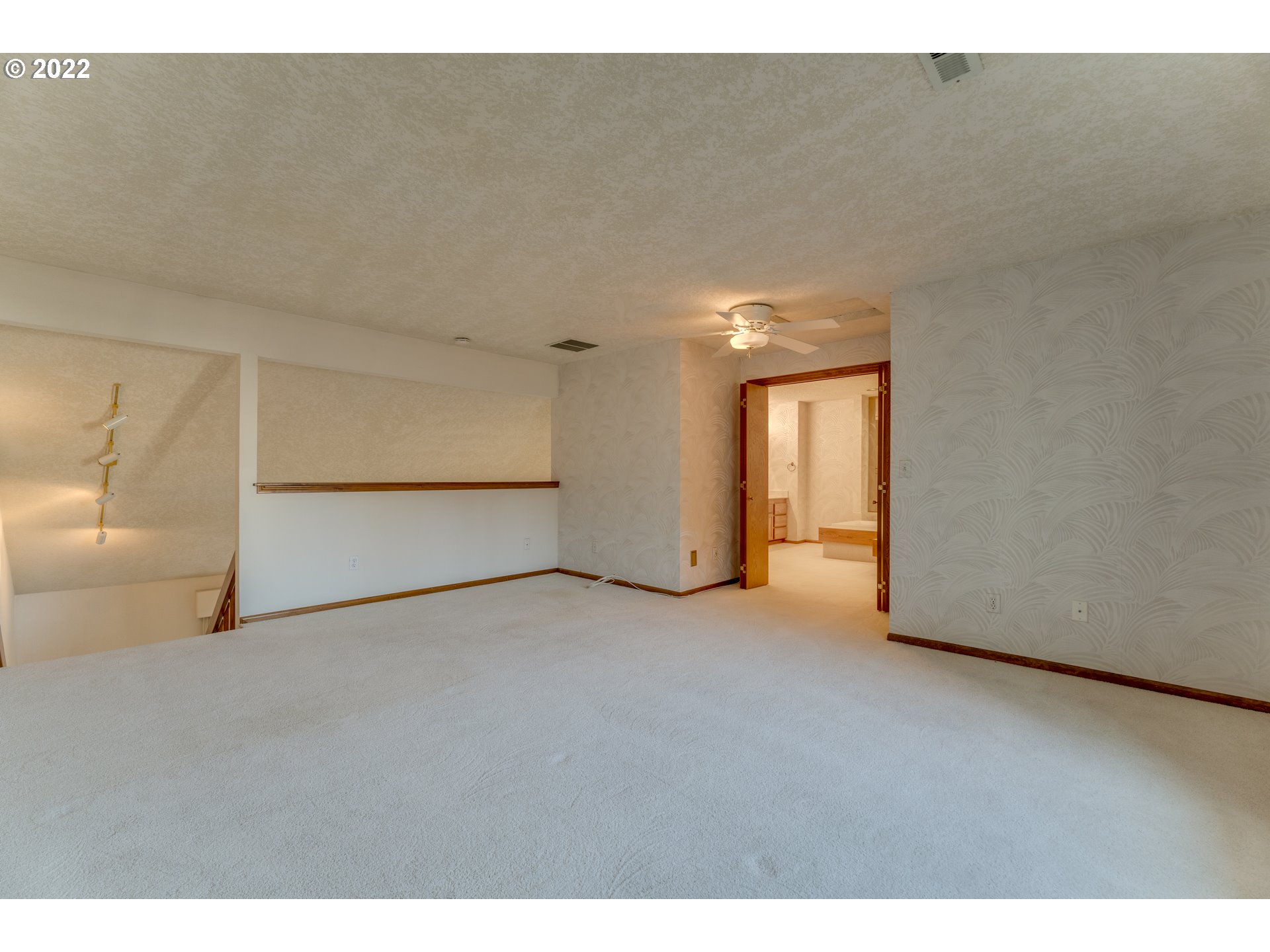 Photo #4: 22200776 Listing 