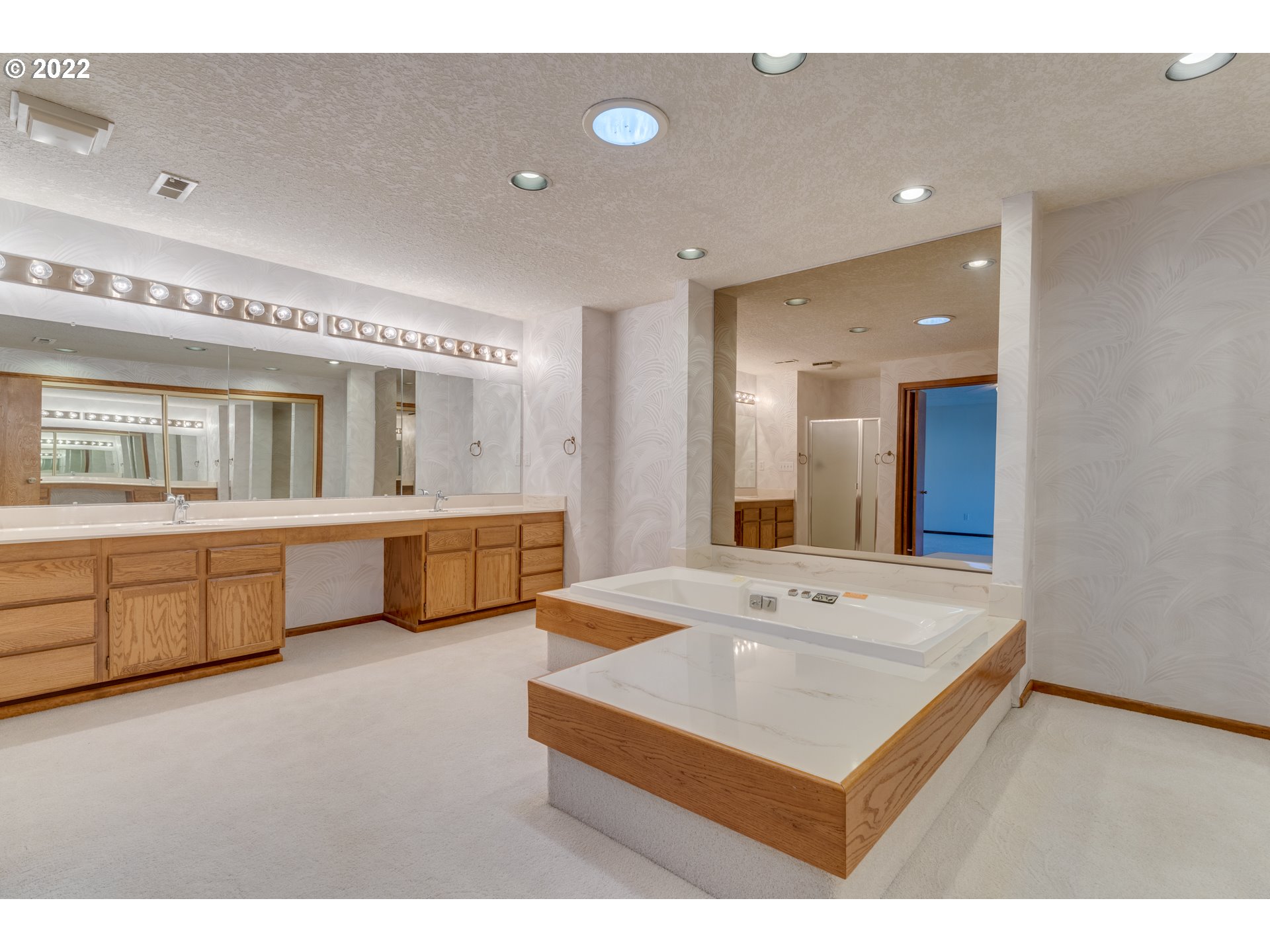 Photo #5: 22200776 Listing 