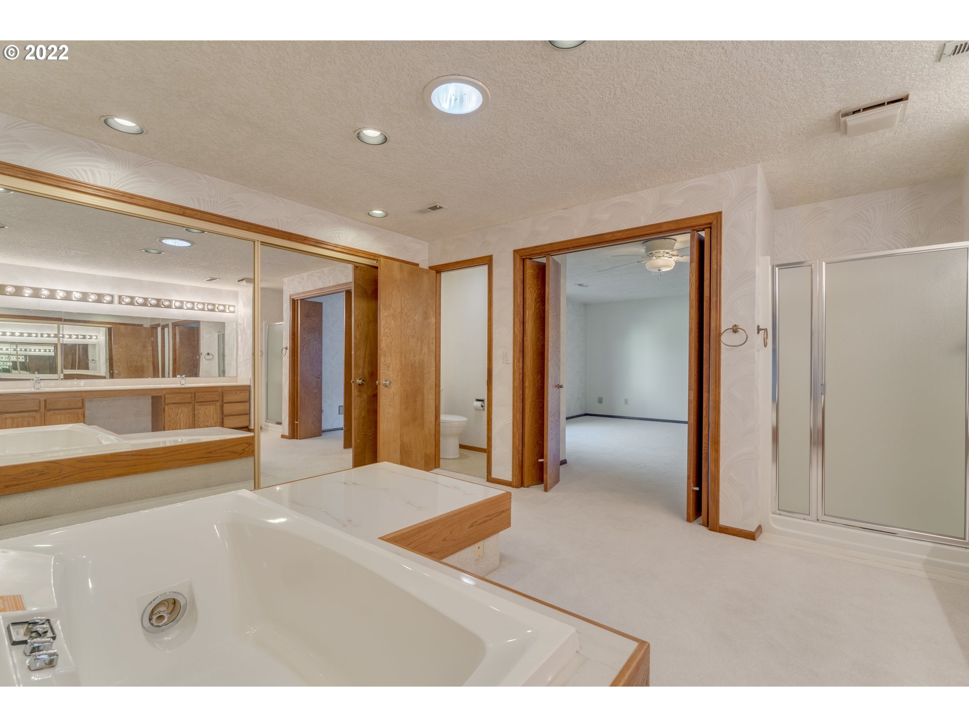 Photo #6: 22200776 Listing 