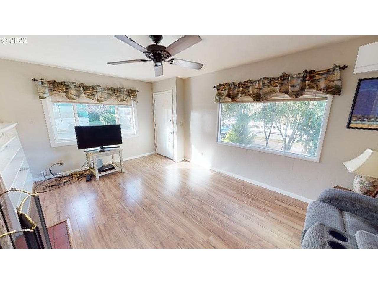 Living Room-Ceiling Fan