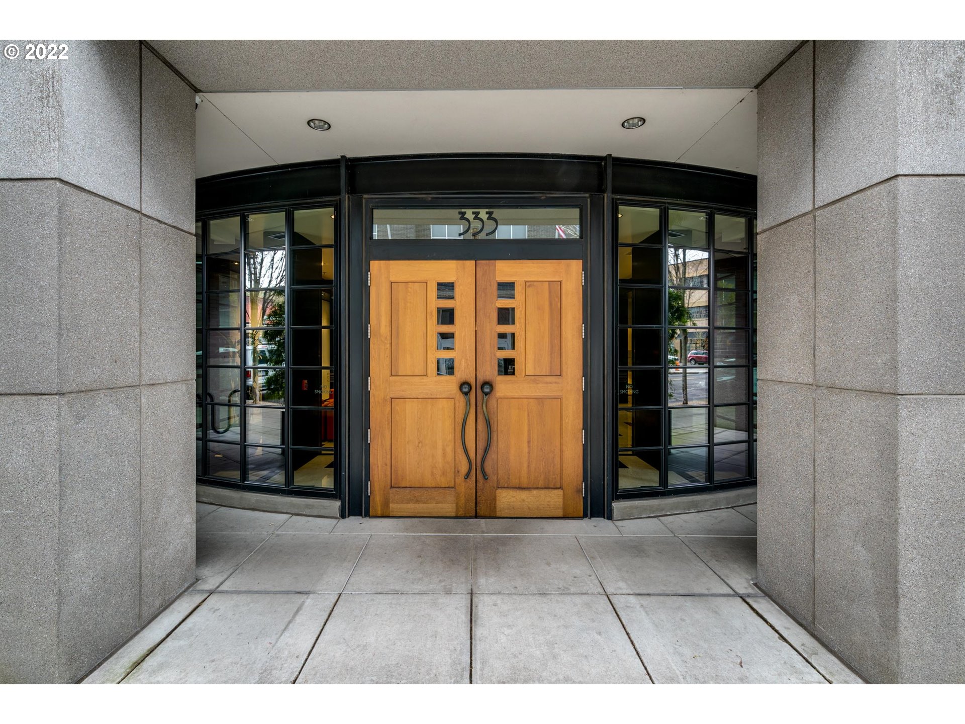 Photo #2 Entrance/Foyer