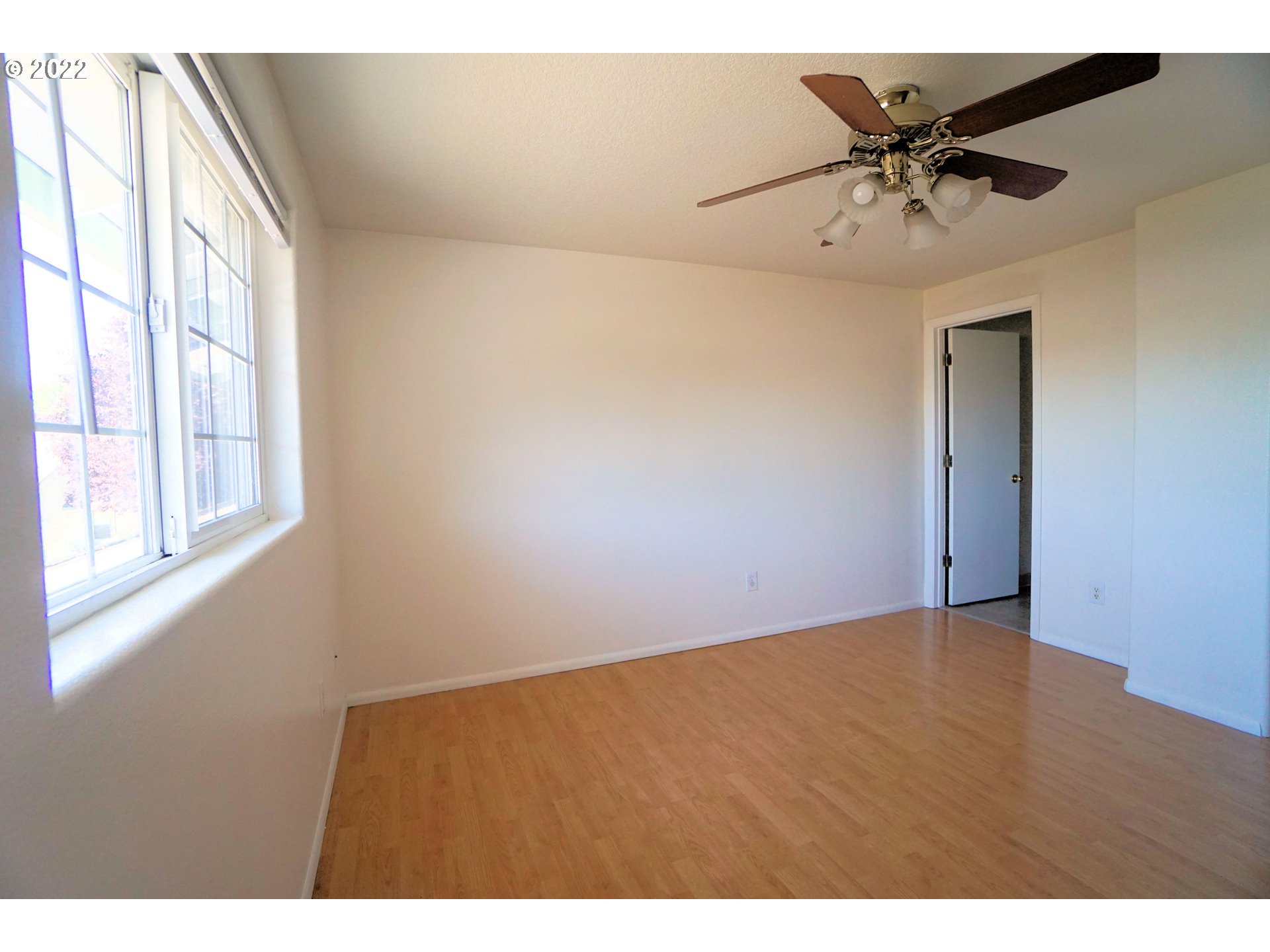 Photo #5: 22232423 Listing 