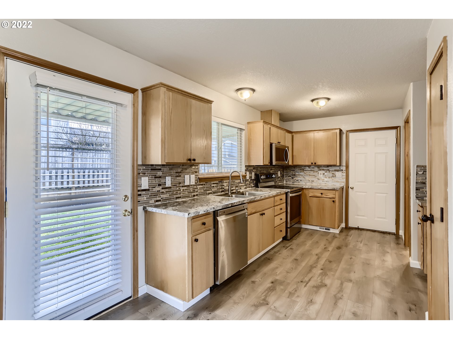 Photo #3: 22233836 Listing 