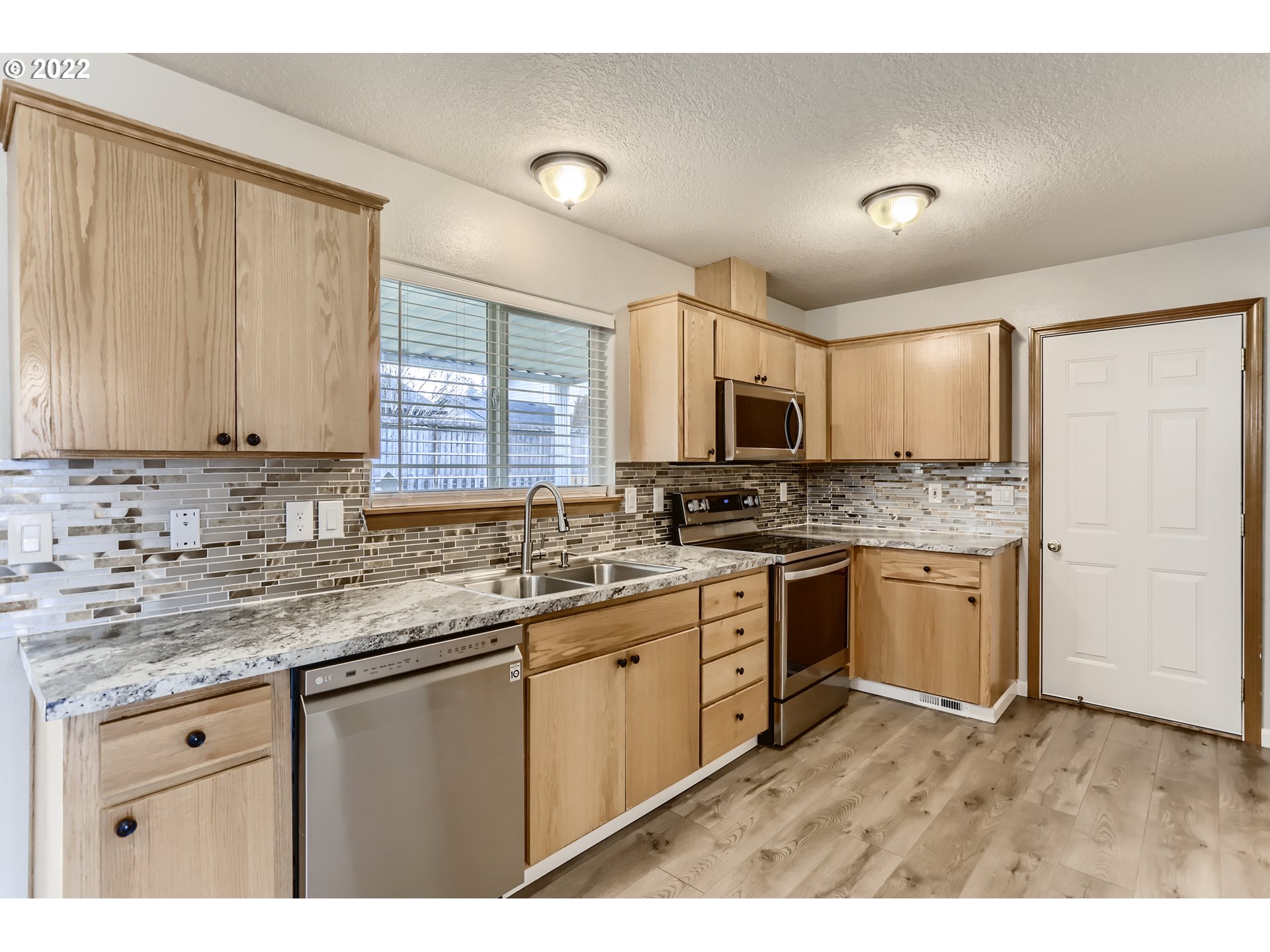 Photo #5: 22233836 Listing 