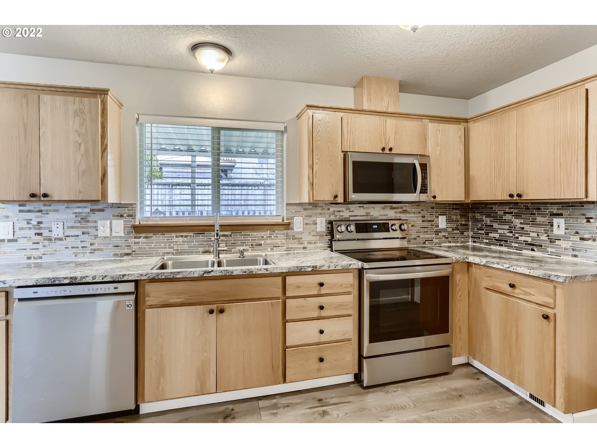 Photo #6: 22233836 Listing 
