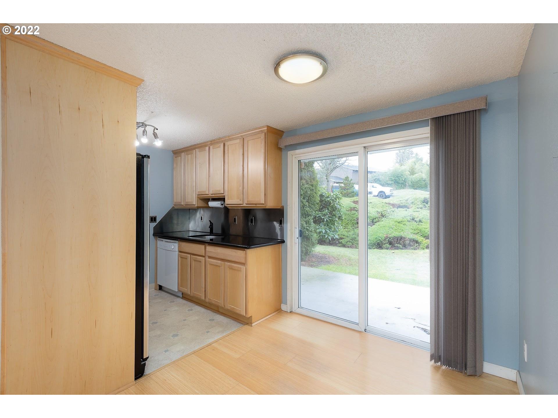 Photo #5: 22243094 Listing 