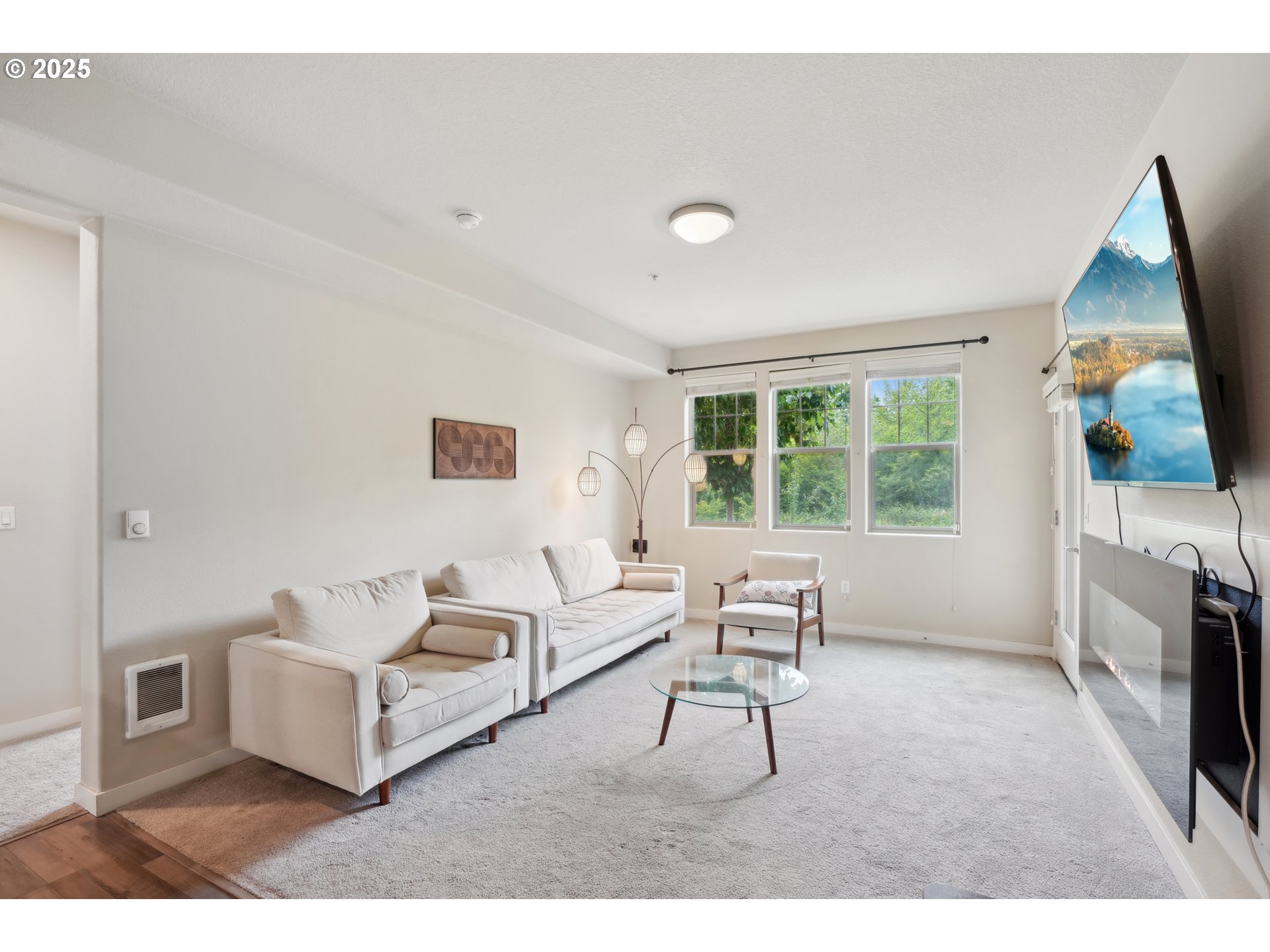 Photo #3: 222650776 Listing 