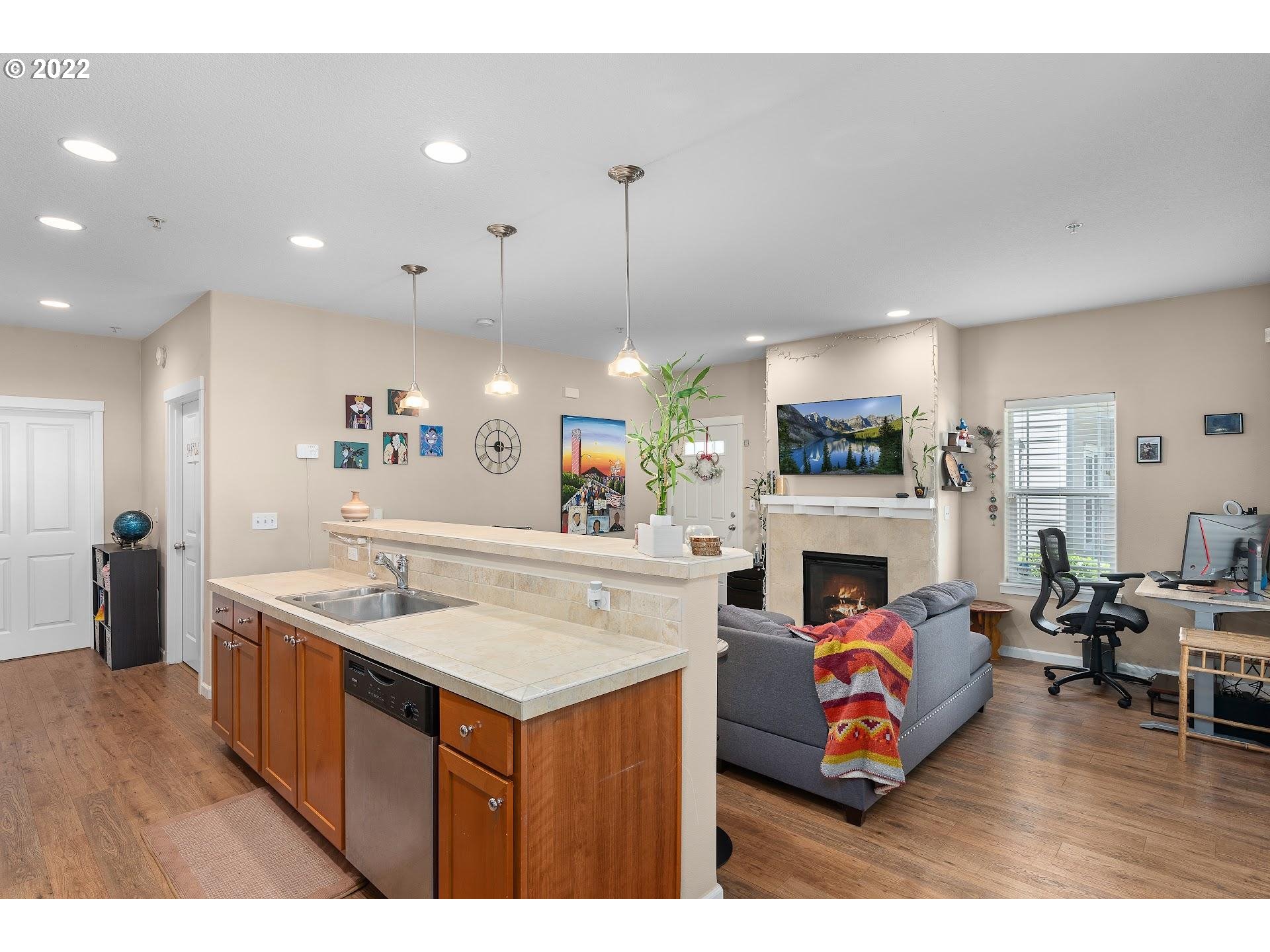 Photo #5: 22266876 Listing 