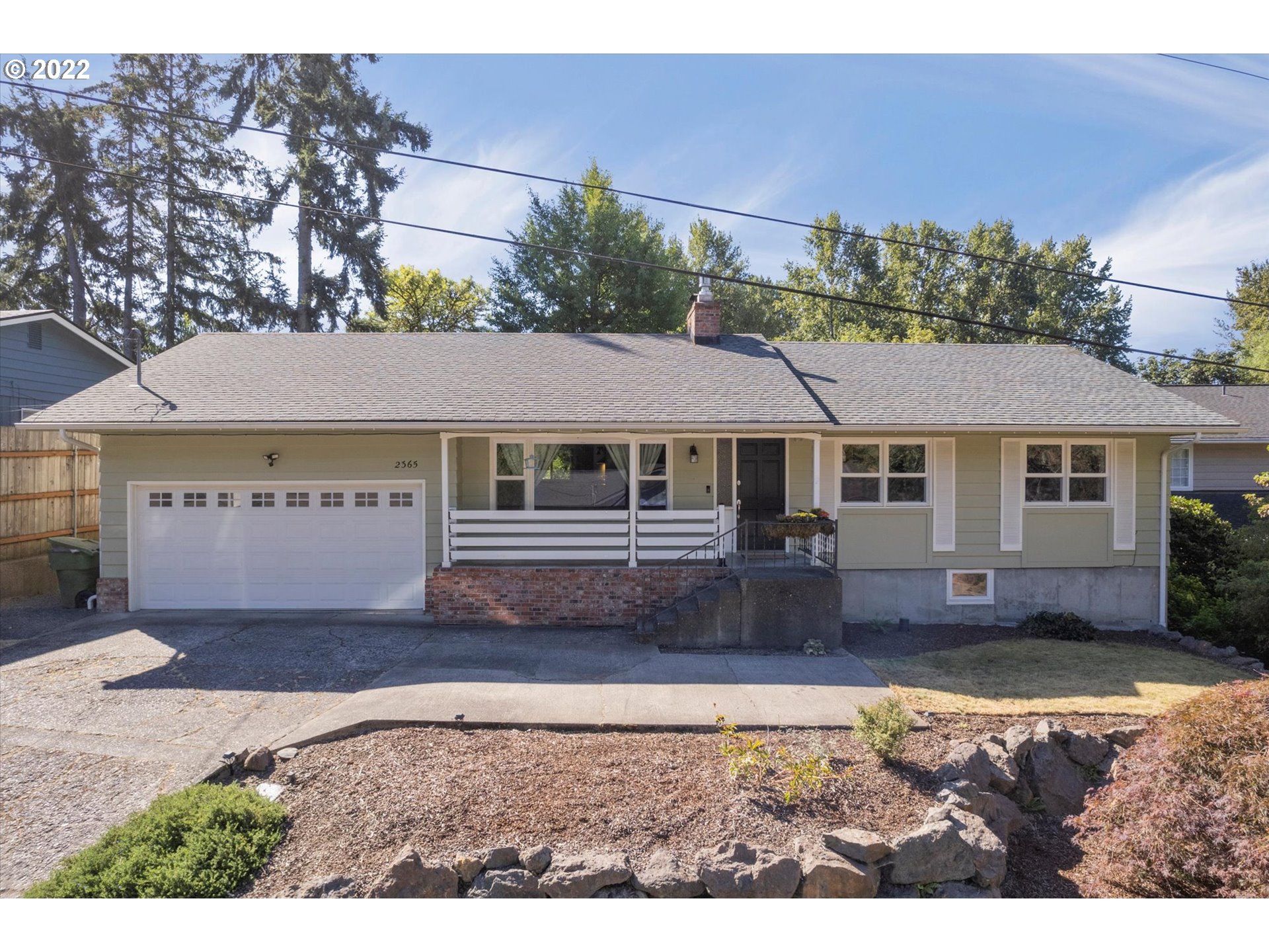 2365 W Hills Dr, Longview, WA 98632