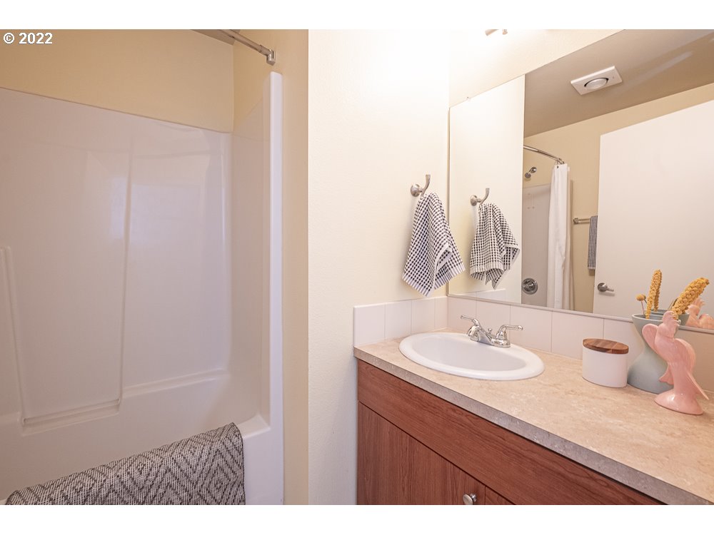 Photo #2: 22275679 Listing 