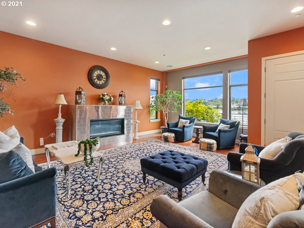 Photo #8: 22276904 Listing 