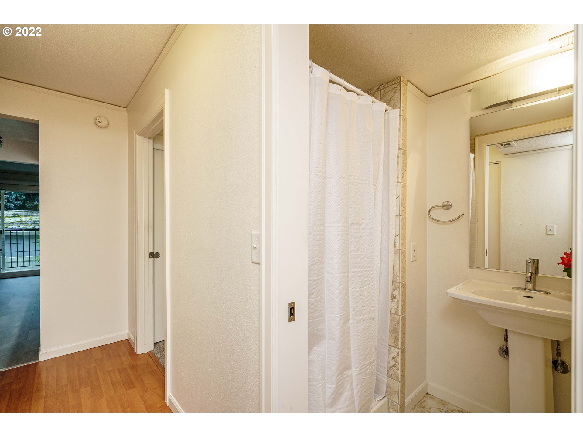 Photo #4: 22282334 Listing 