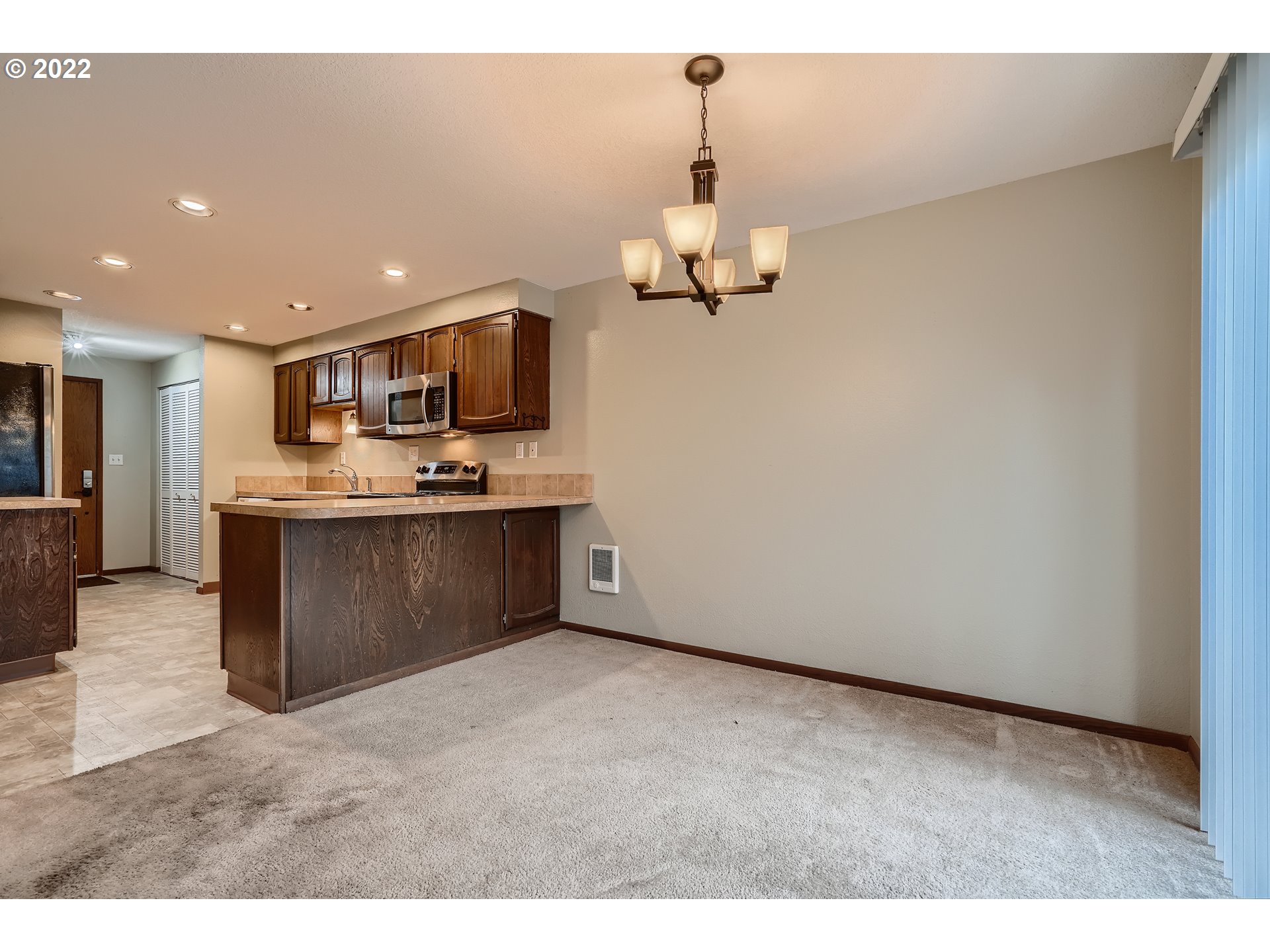 Photo #5: 22283936 Listing 