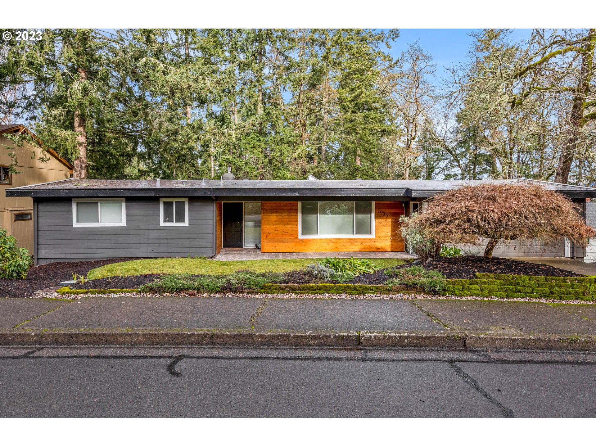 1935 W 28TH AVE, Eugene, OR 97405